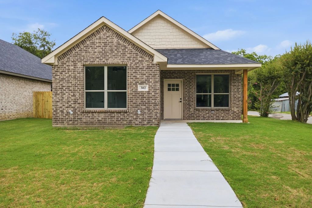 302 Evans Street, Cleburne