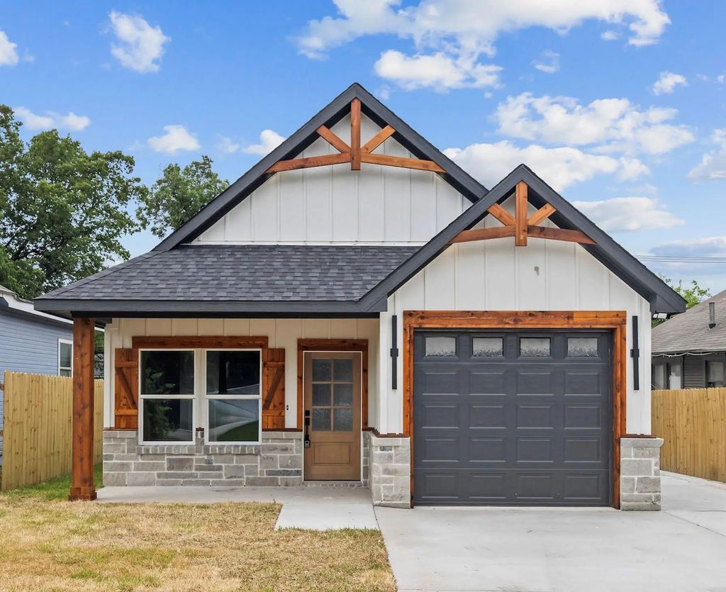1004 W Broadus Avenue, Fort Worth