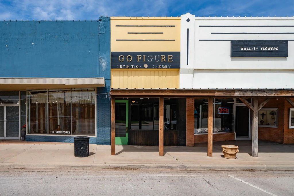 220 S Central, Hamlin