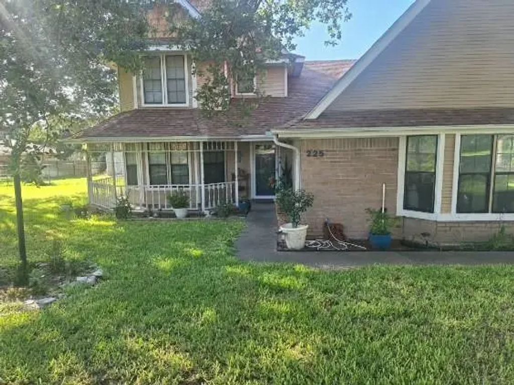 225 Linney Lane, Beeville