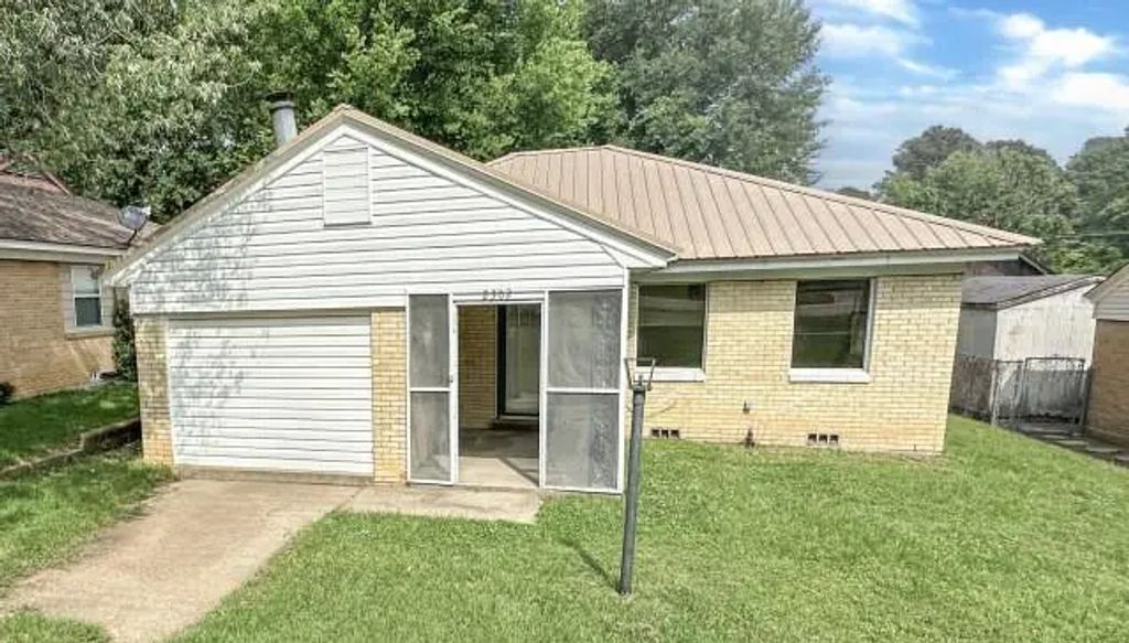 2302 N Akin Street, Texarkana