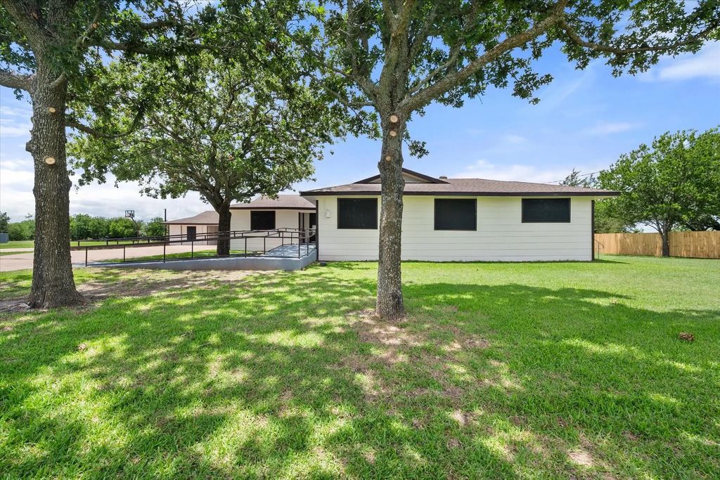 5835 County Road 2091, Corsicana