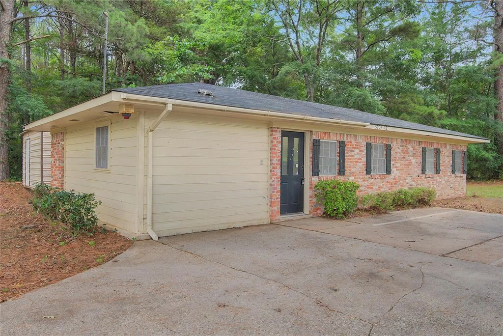 5902 Buncombe Road, Shreveport