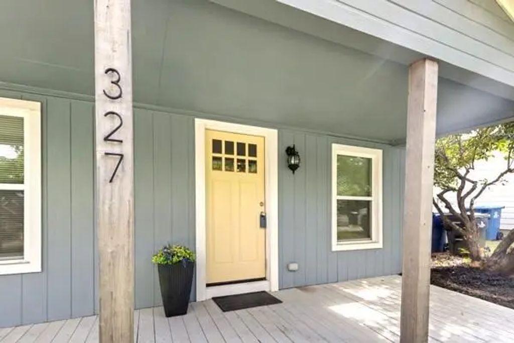 327 E Hull Street, Denison