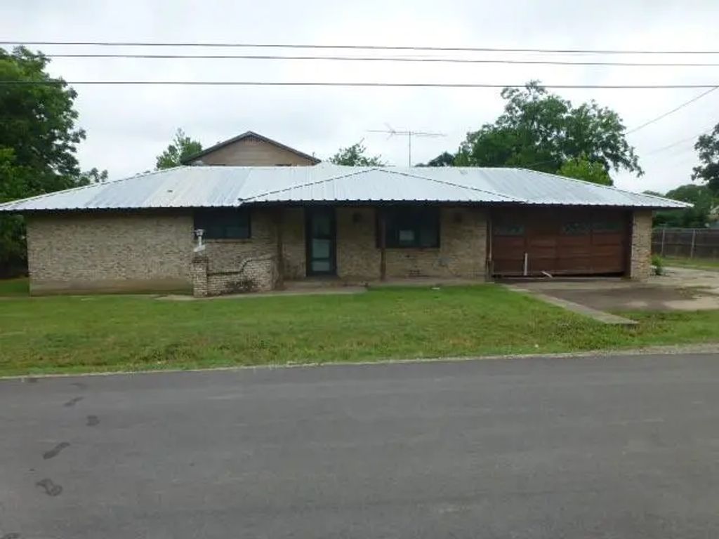 619 N Avenue A, Springtown