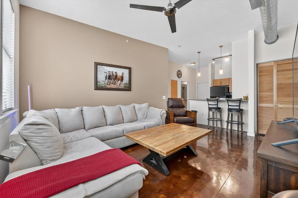 201 W Lancaster Avenue 406, Fort Worth