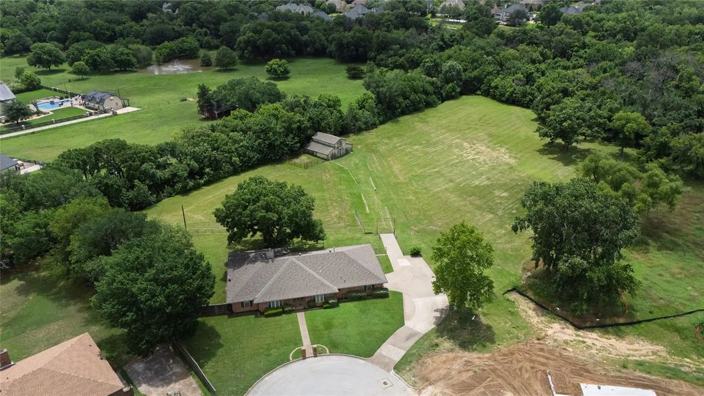 1215 Oakwood Trail, Southlake