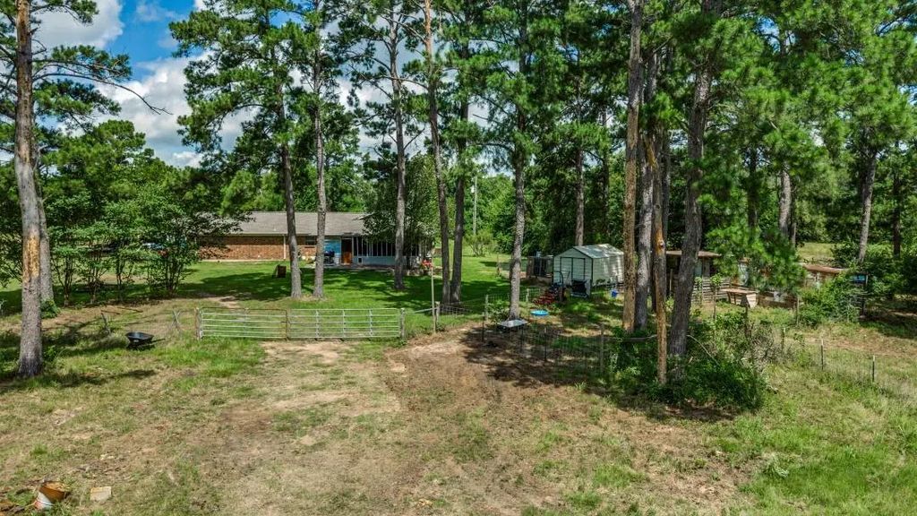 683 Us Highway 84 W, Teague