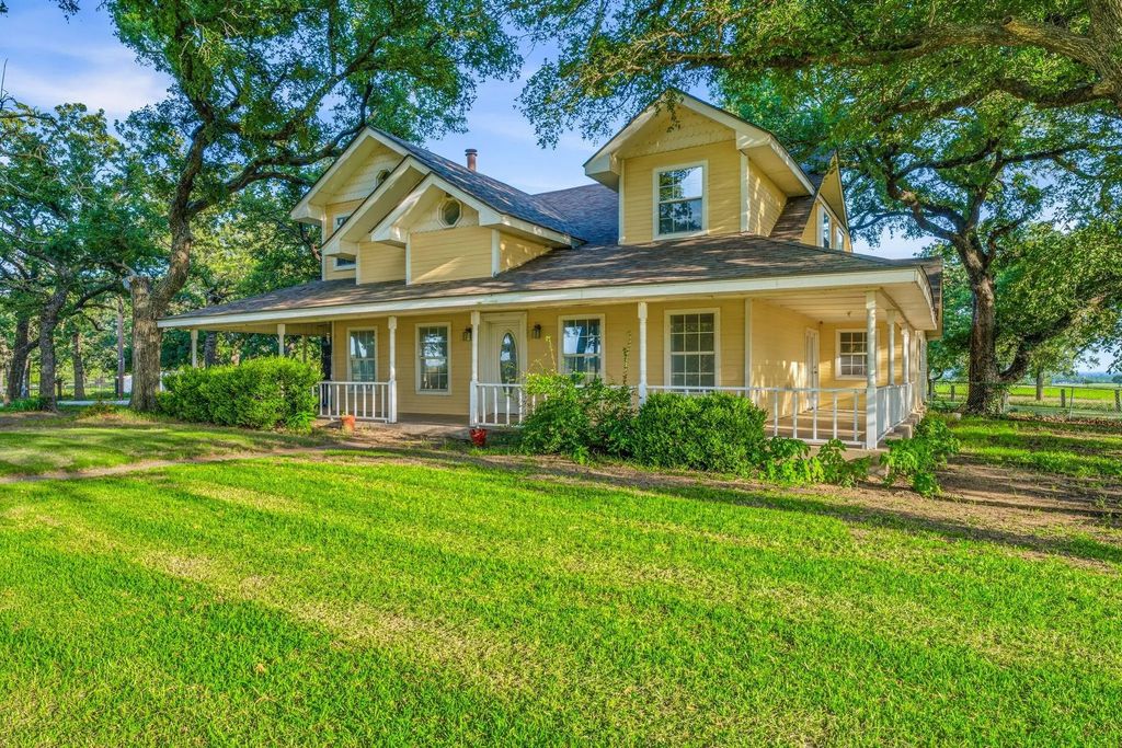 1001 Highway 587, De Leon