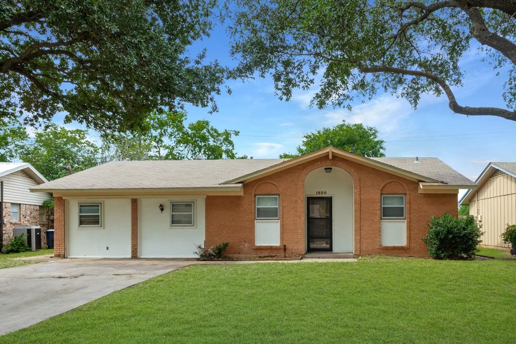 1820 Emery Street, Denton
