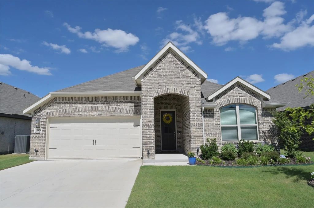 5924 Pine River Lane, Fort Worth