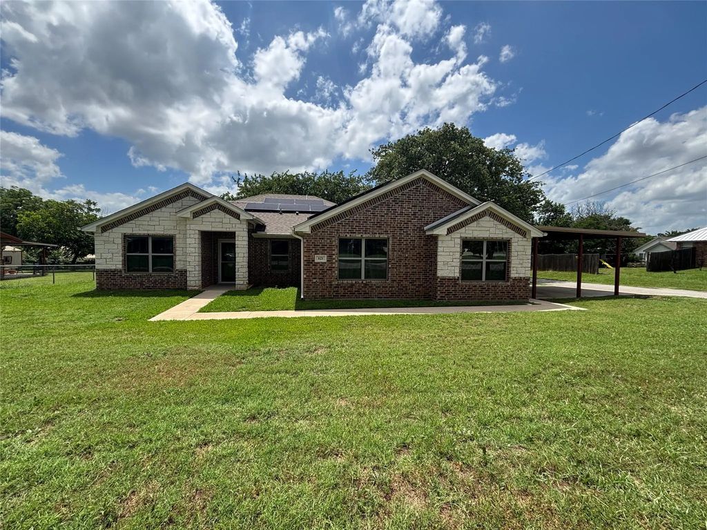 621 N Avenue B, Springtown