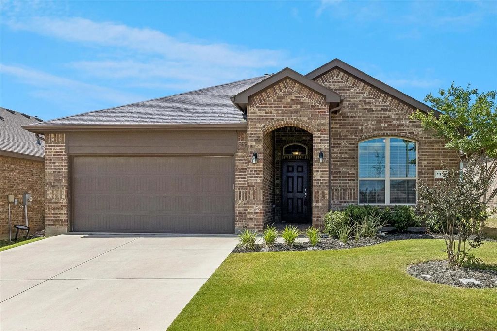 1112 Bowlus Drive, Fort Worth