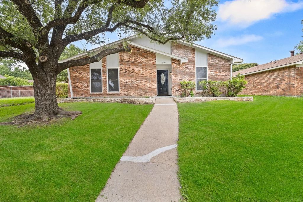 3709 Red Oak Drive, Garland