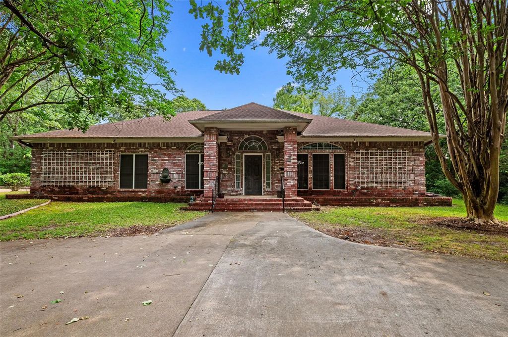605 County Road 2310, Mineola
