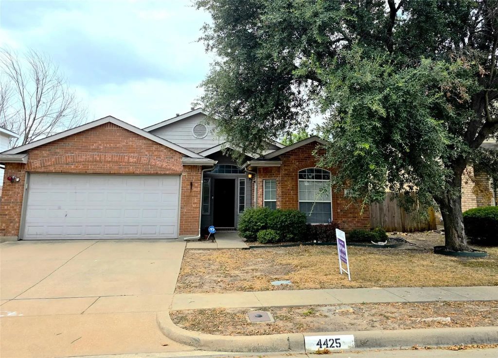 4425 Chaparral Creek Drive, Fort Worth
