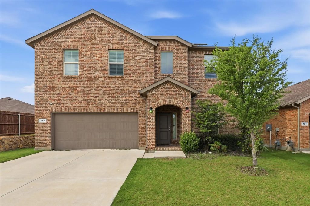 717 Greenford Manor, Fort Worth