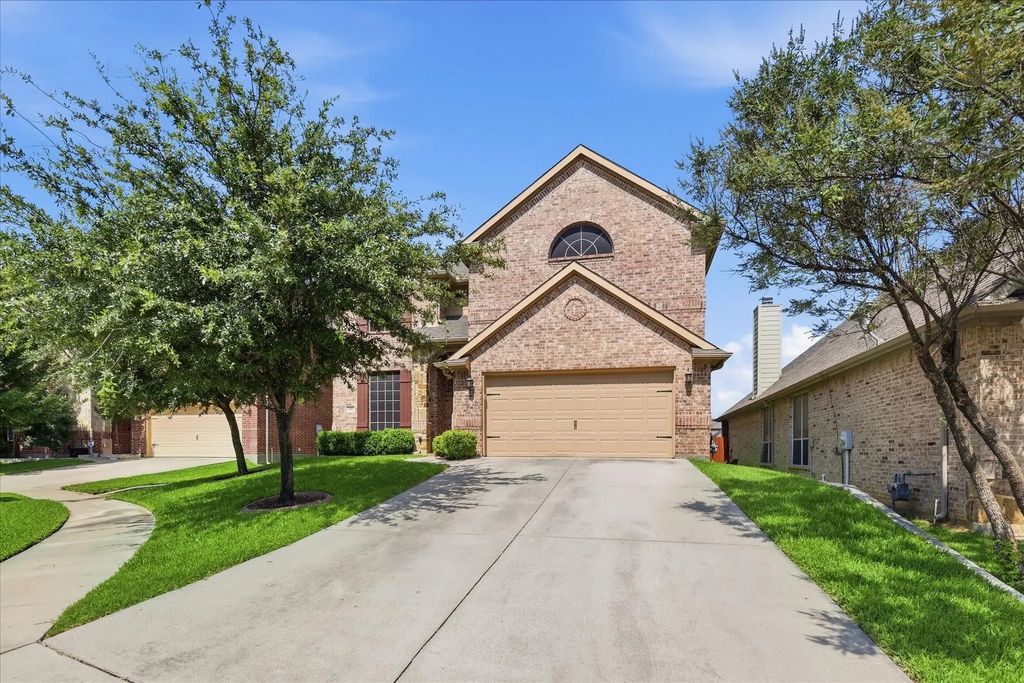 1905 Fountain Meadows Drive, Euless