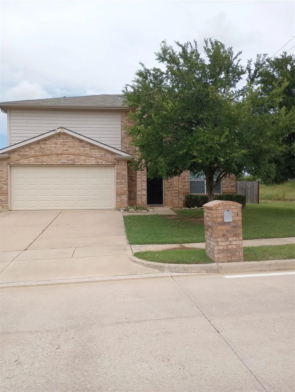 1825 Crested Butte Drive, Fort Worth
