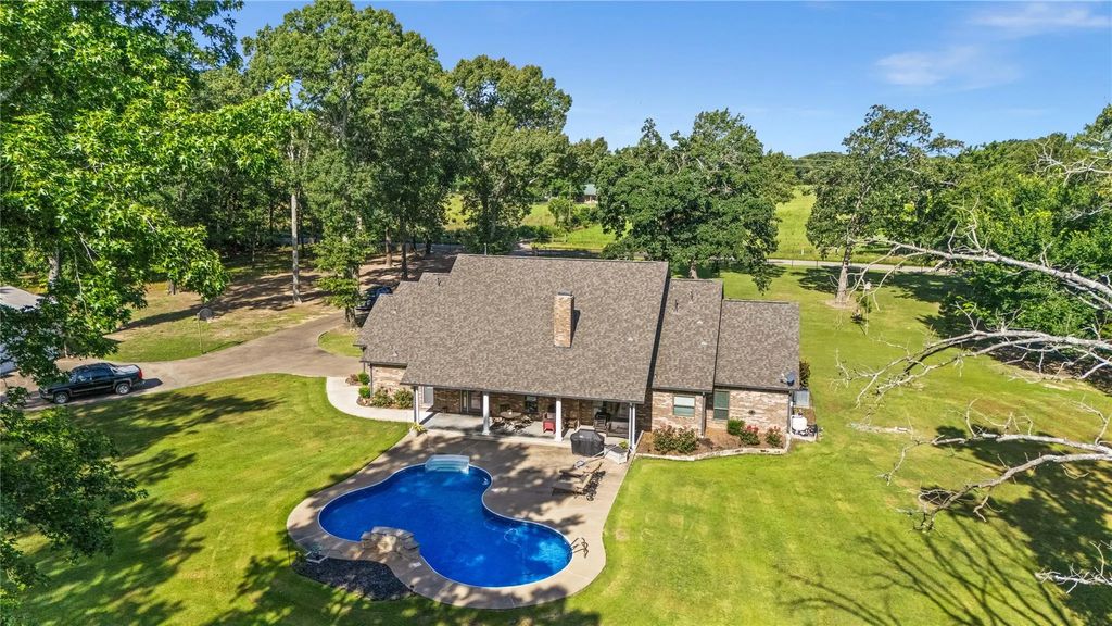 1054 County Road 4116, Quitman