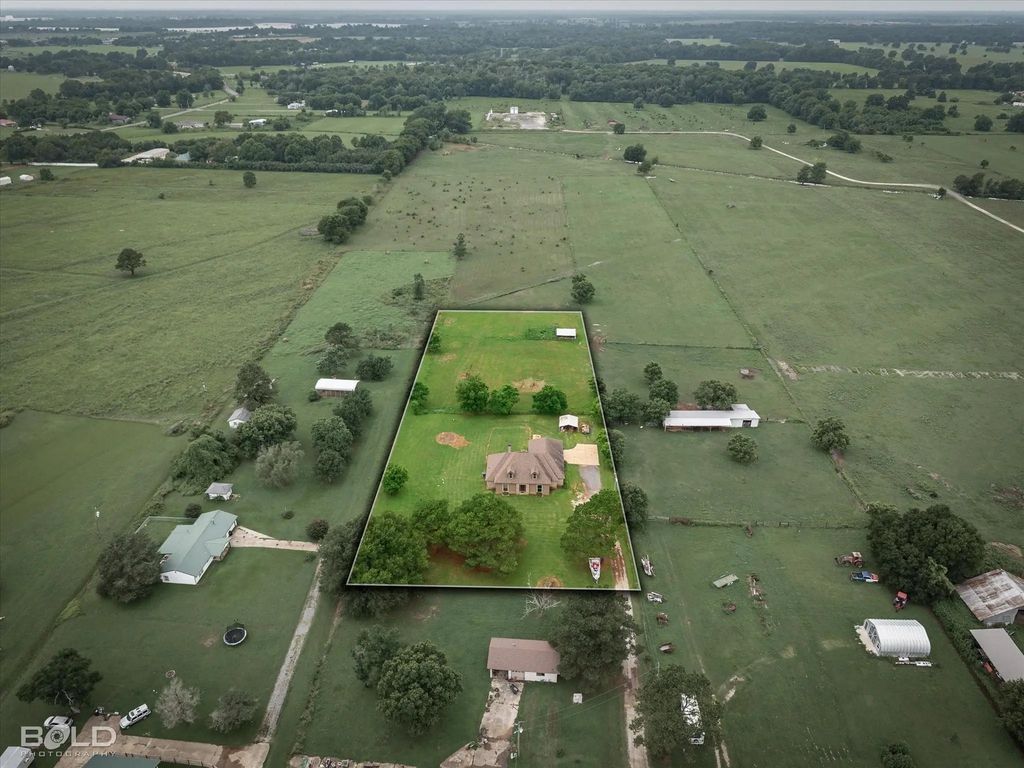 1295 Caplis Sligo Road, Bossier City