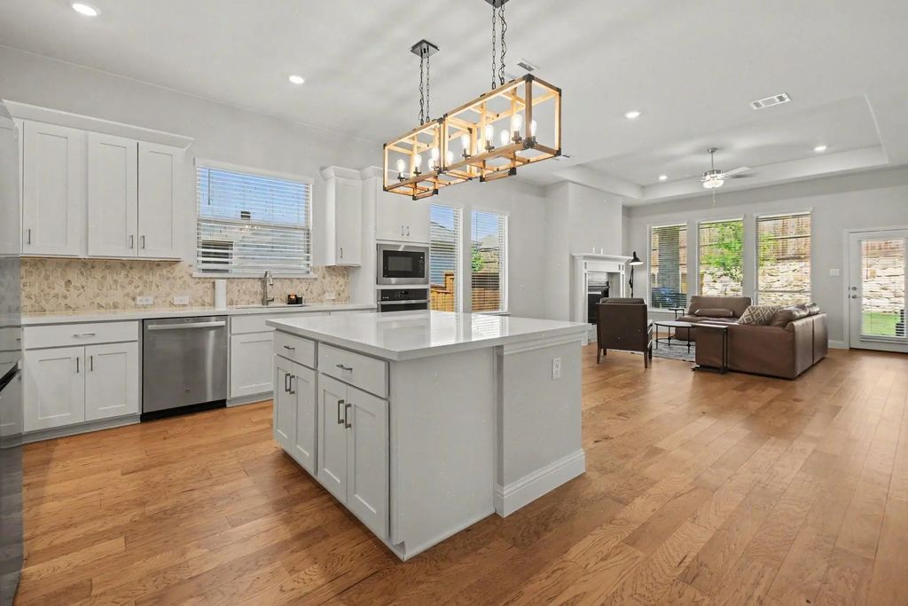 113 Lakeview Drive, Oak Point
