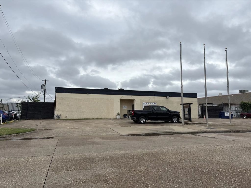 11421 Chairman Drive, Dallas