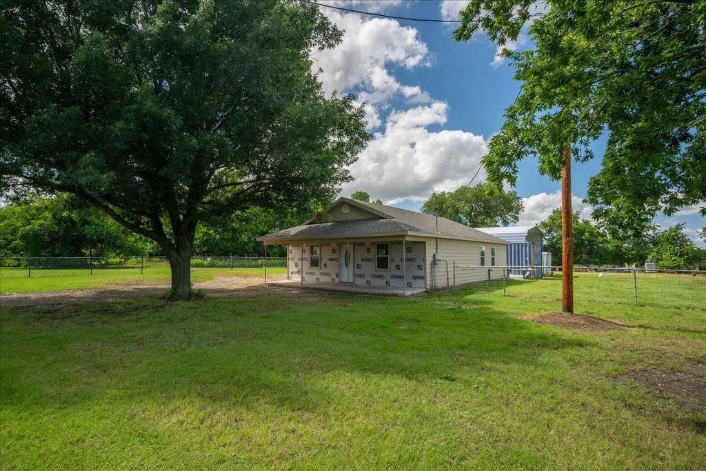 503 E Sanger Street, Celeste
