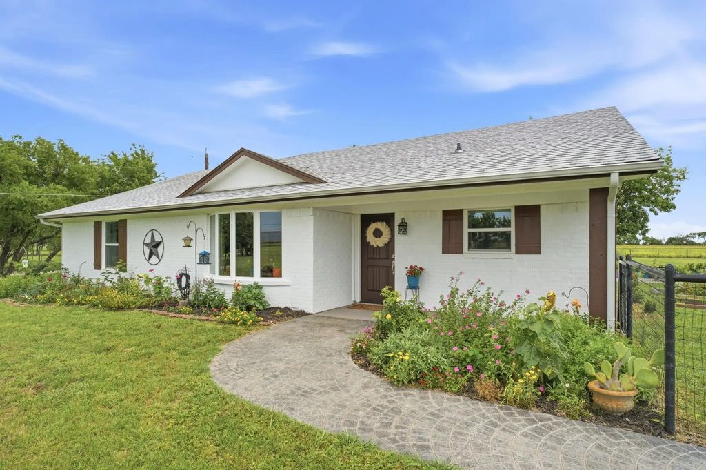 698 Hackberry Road, Van Alstyne