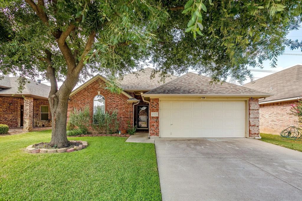 1325 Sierra Blanca Drive, Fort Worth