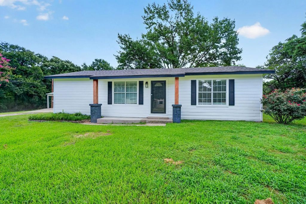 10302 County Road 3705, Quinlan