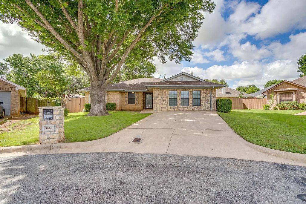 9020 Wessex Court, Fort Worth
