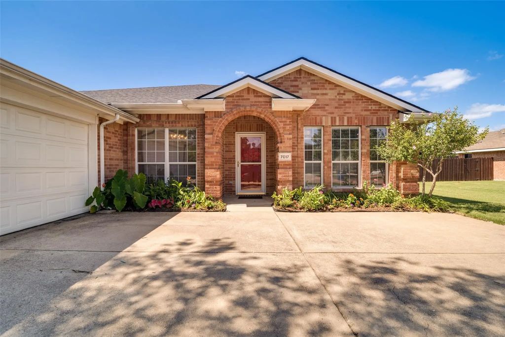 7017 Travelers Crossing, Rowlett