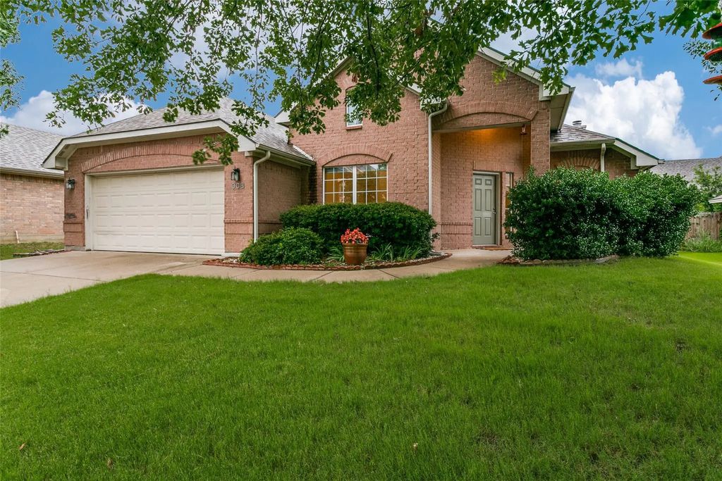 908 Dogwood Drive, Burleson