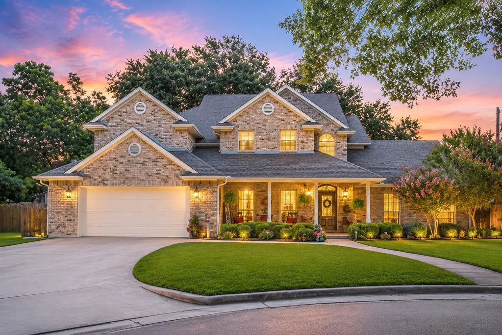 820 Cedar Creek Circle, Bonham