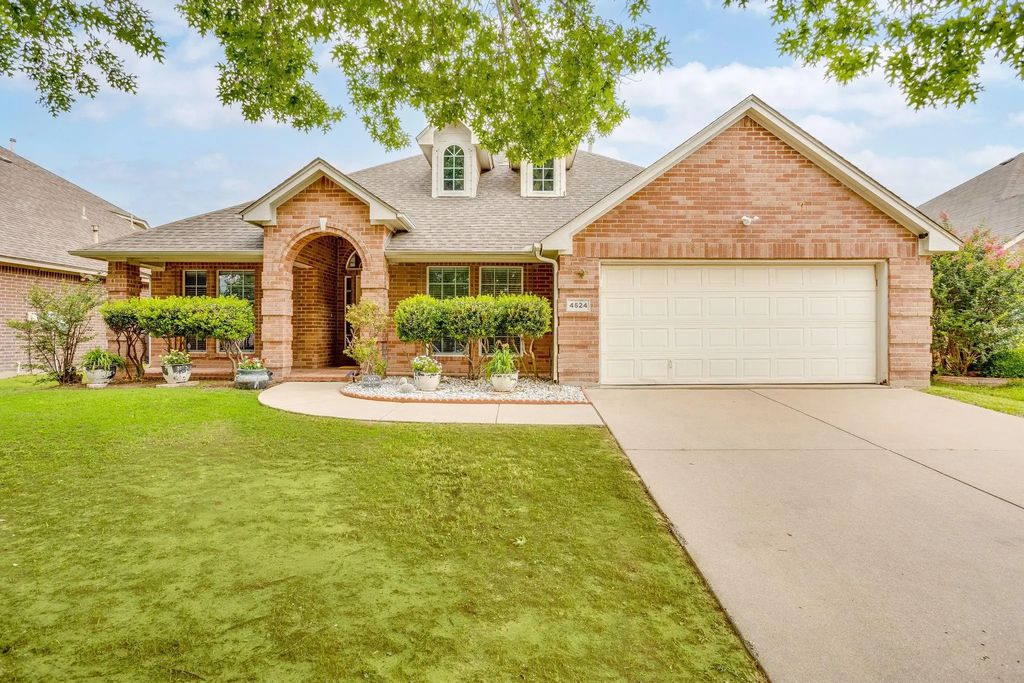 4524 Embercrest Lane, Fort Worth