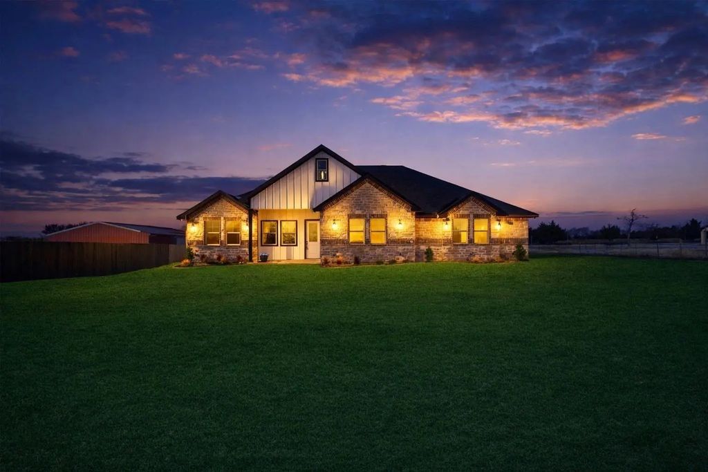 2448 Private Road 1169 Road, Farmersville