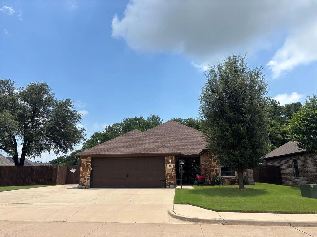 310 Donna Circle, Granbury