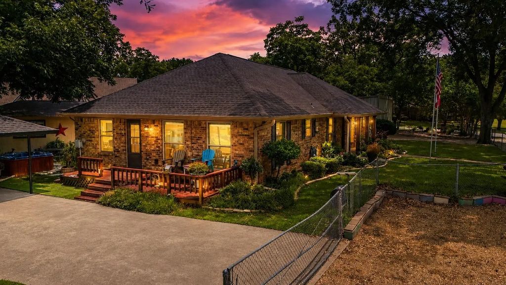 102 Misty Glen Circle, Gun Barrel City