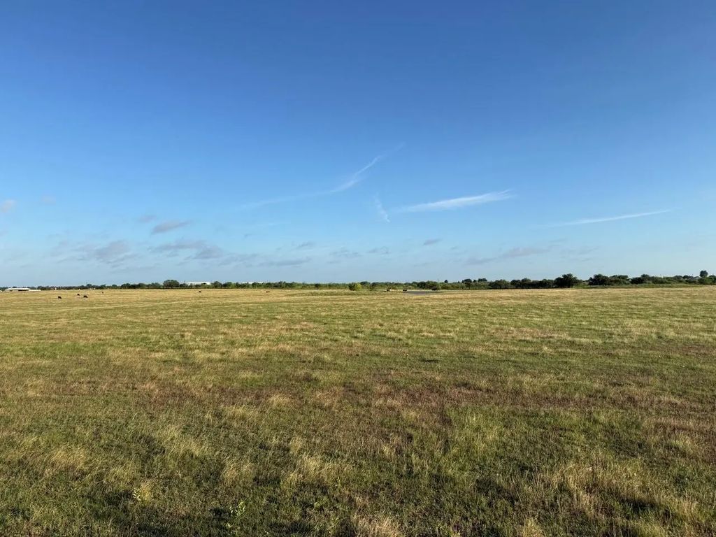 2175 County Road 1104, Cleburne