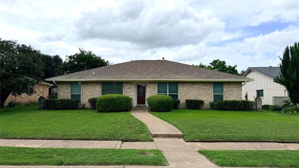 1521 Leicester Street, Garland