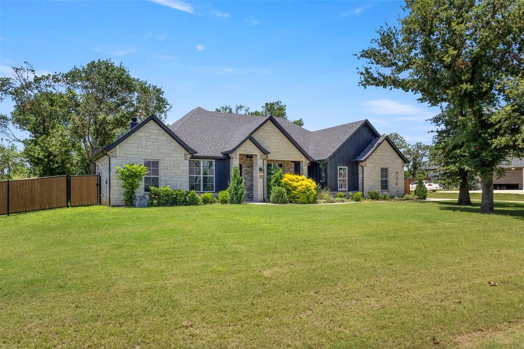 904 Taylor Branch, Springtown