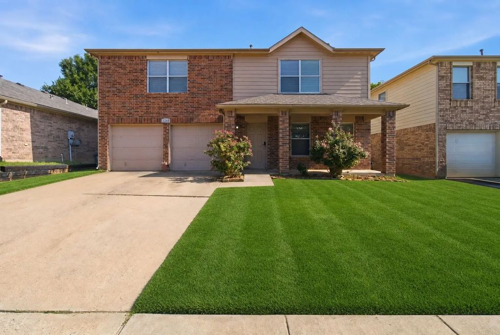1740 White Feather Lane, Fort Worth
