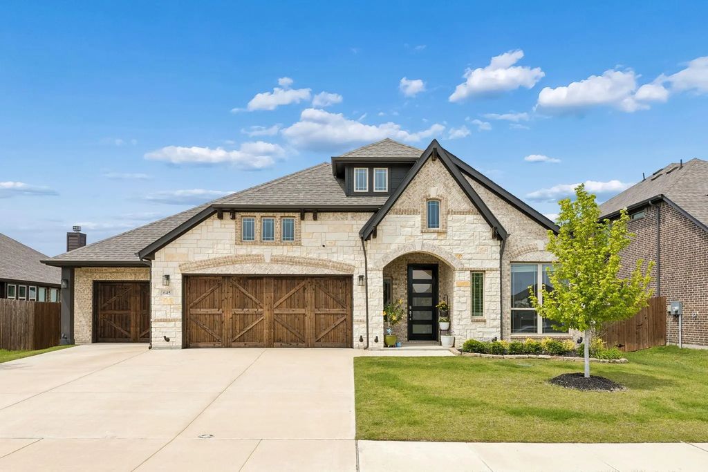 645 Winters Drive, Waxahachie