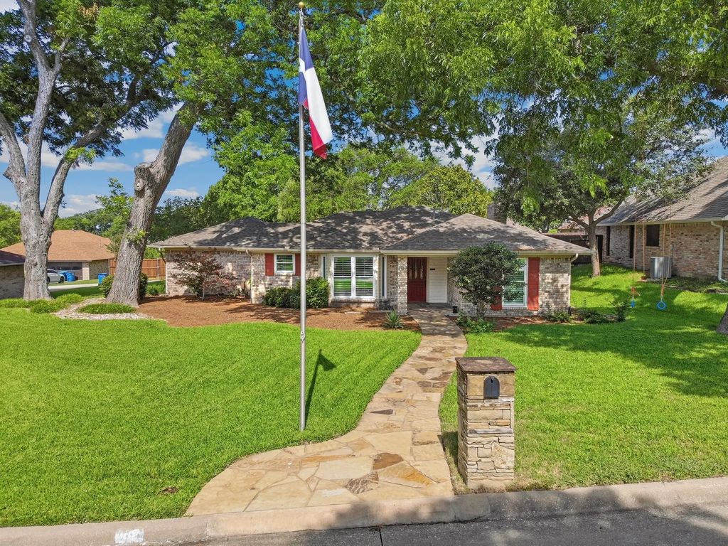 109 Crestwood Drive, Rockwall
