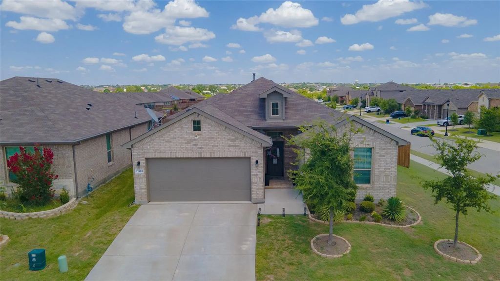 11300 Guinness Drive, Fort Worth