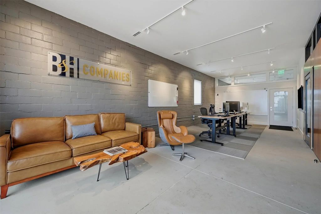 118 W Chestnut Street, Denison