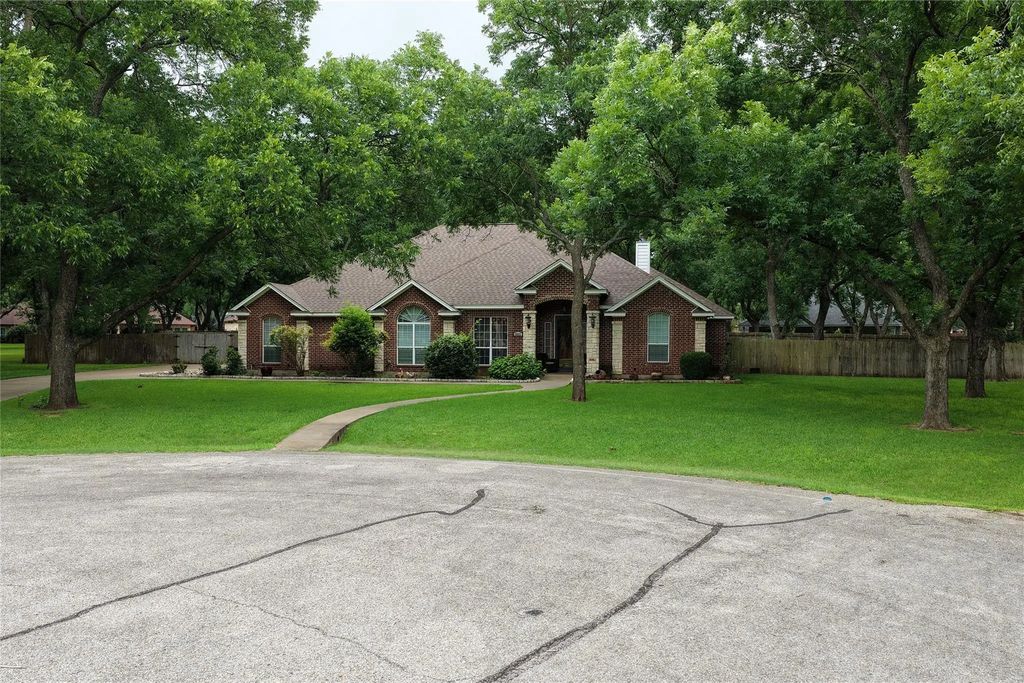 8803 Hampton South Court, Granbury