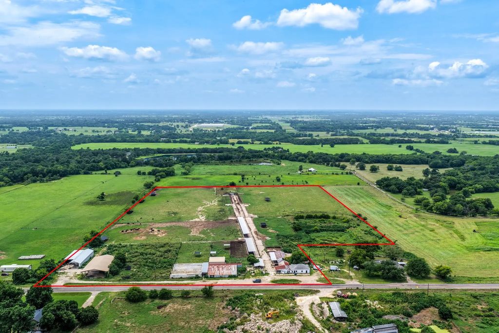 270 Farm Road 2560, Sulphur Springs