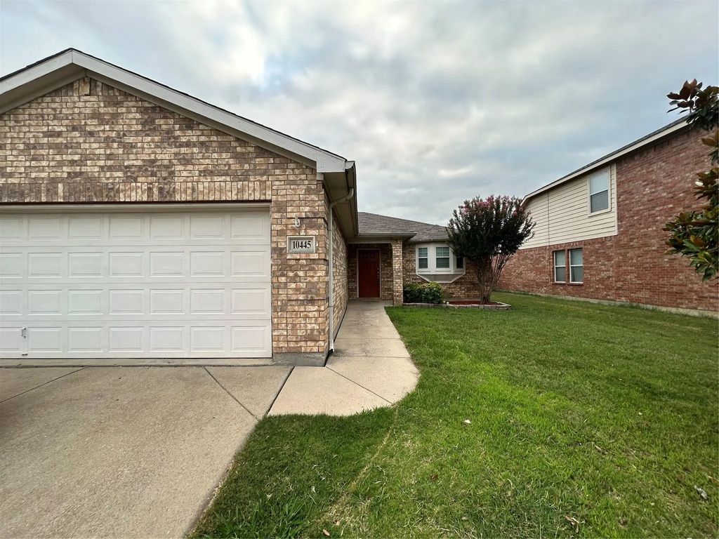 10445 Hideaway Trail, Fort Worth